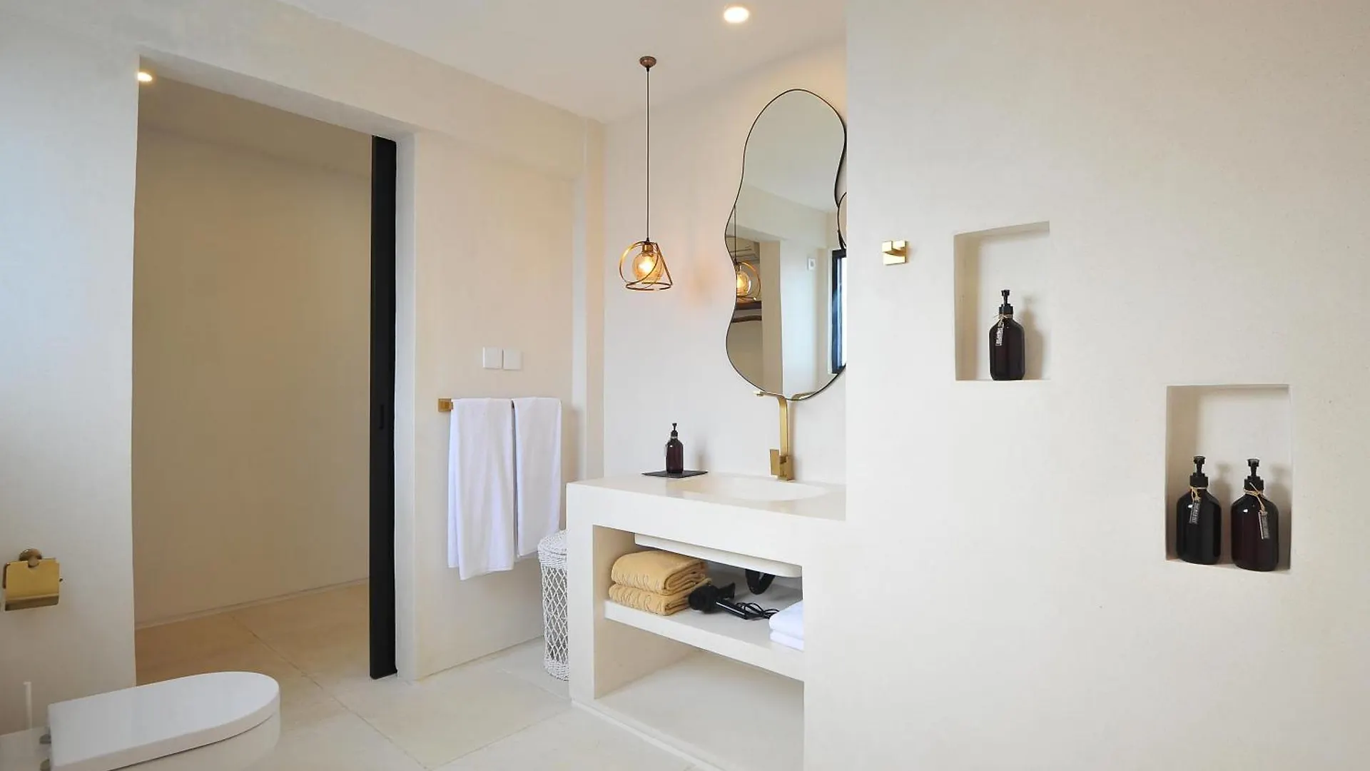 Отель Amara Uluwatu Улувату
